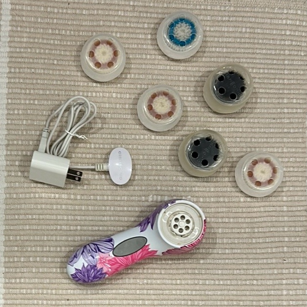 Clarisonic Mia 3 with 6 new brush heads + charger